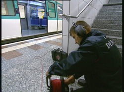 Paris : Bomb disposal experts