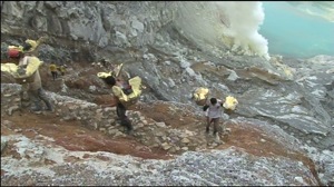 Indonesia : the volcano's convicts